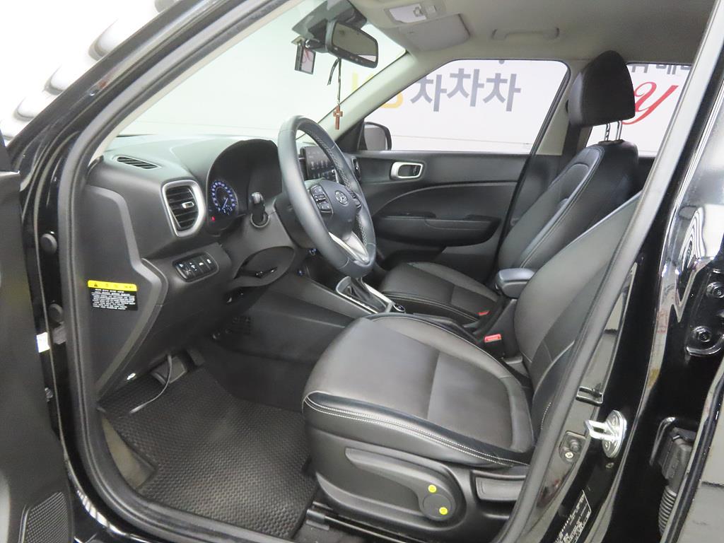 HYUNDAI Venue - Vista 5