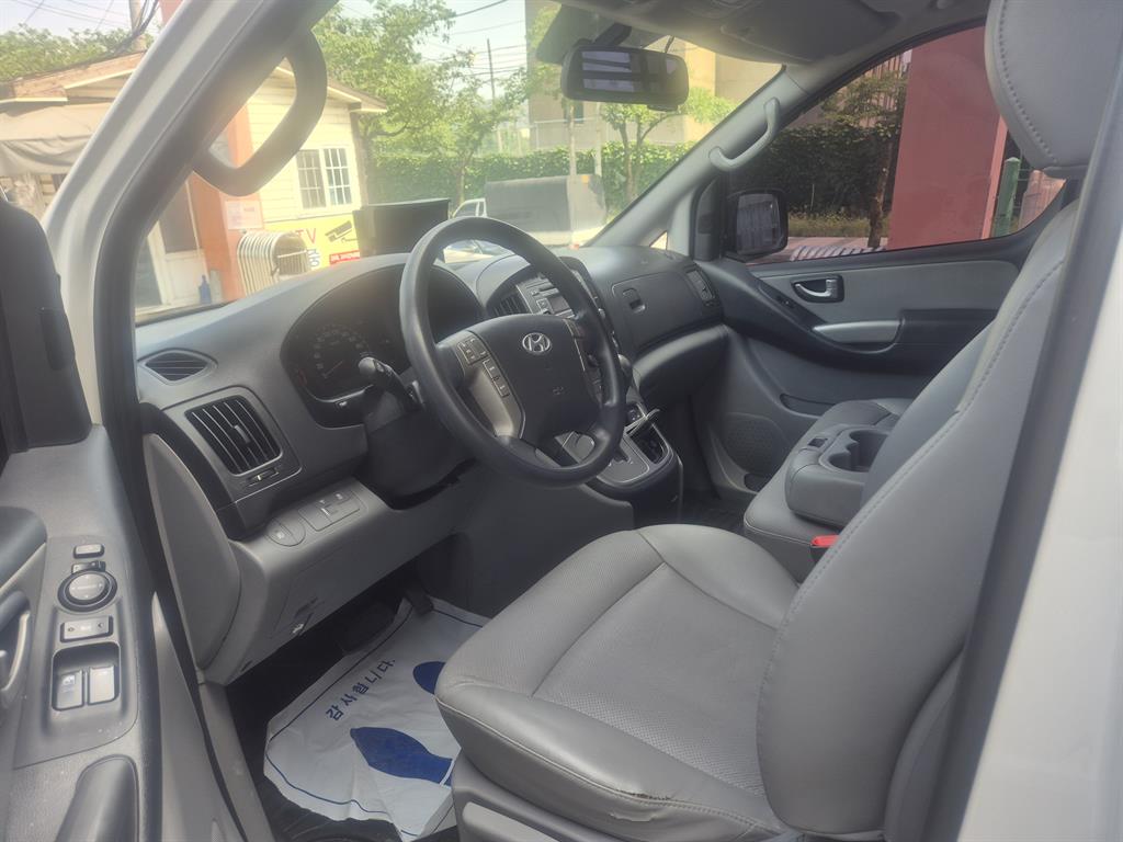 HYUNDAI Starex - Vista 9