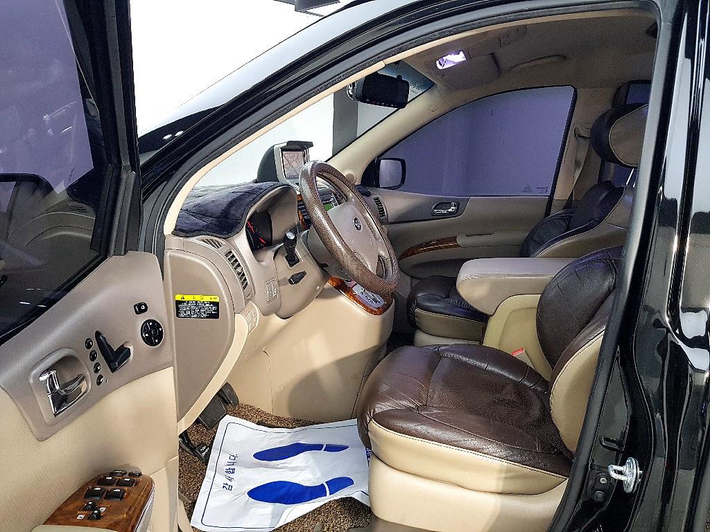 KIA Carnival - Vista 8