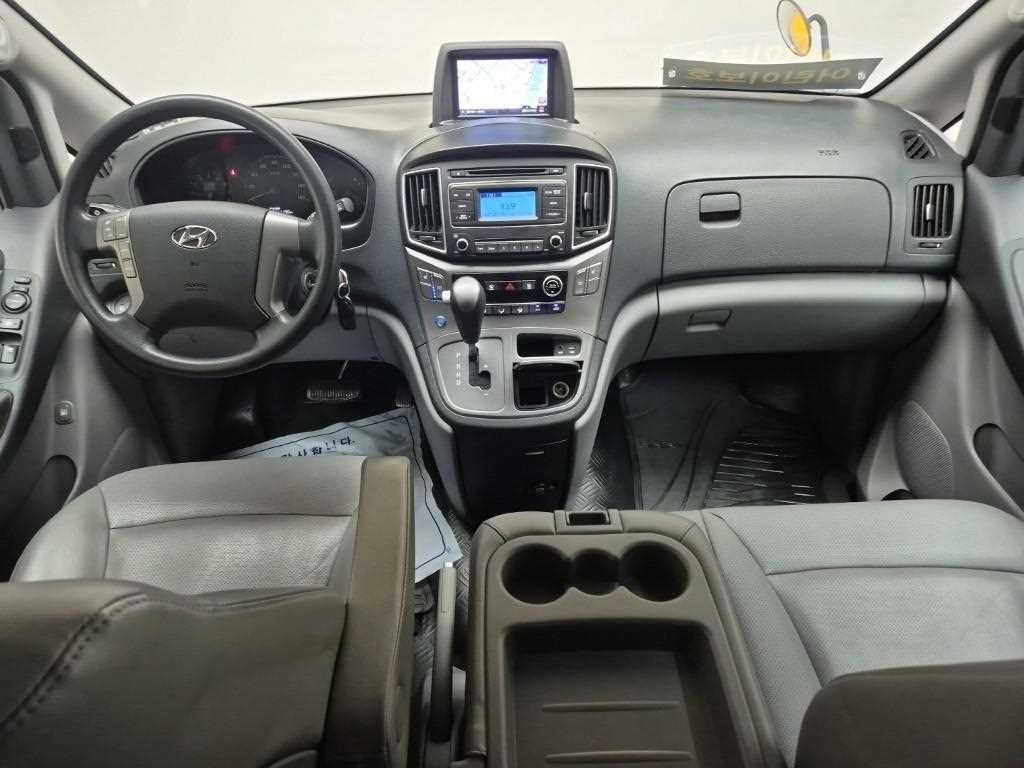 HYUNDAI Starex - Vista 7