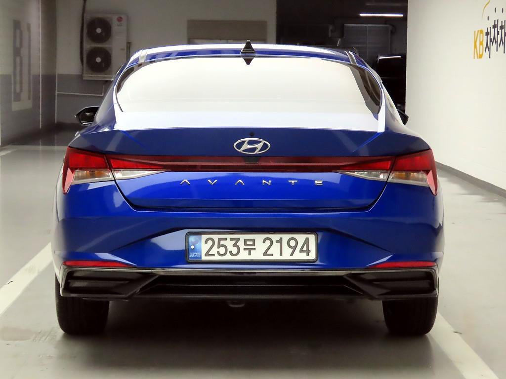 HYUNDAI Avante - Vista 3