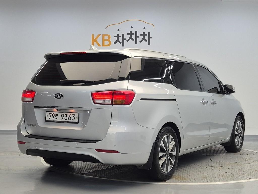 KIA Carnival - Vista 3