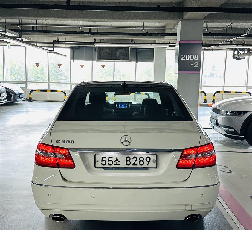 Mercedes Benz E class - Vista 4
