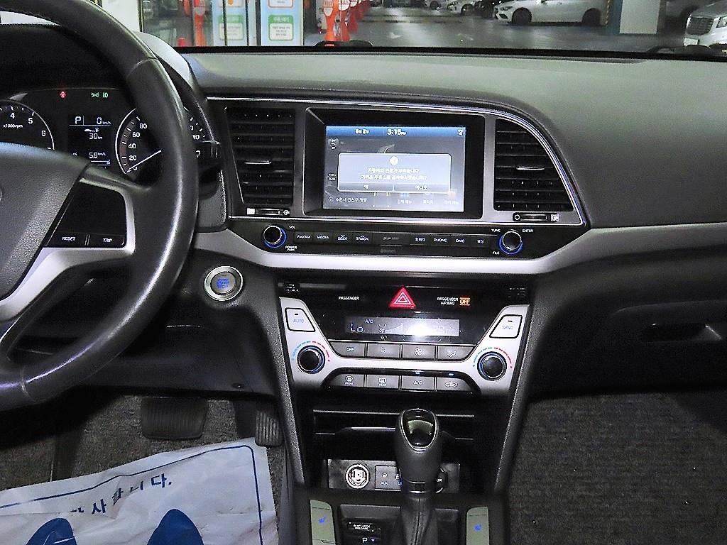 HYUNDAI Avante - Vista 11