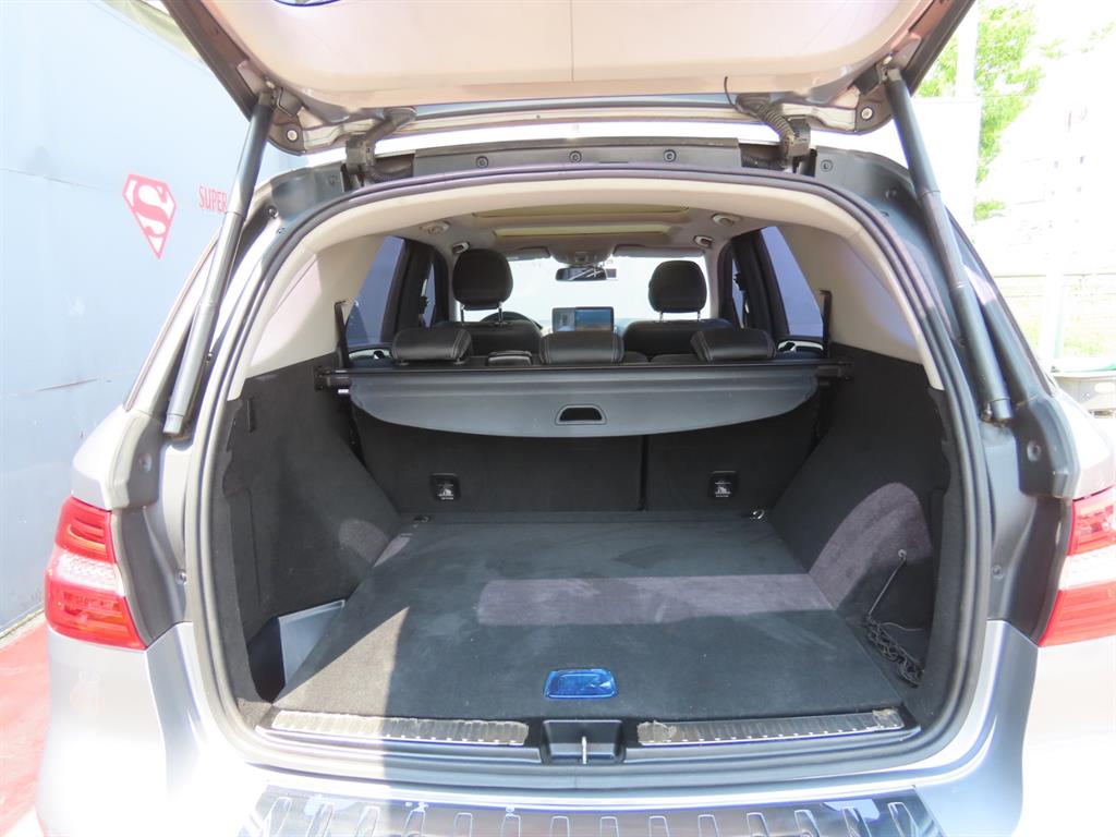 Mercedes Benz M Class - Vista 9