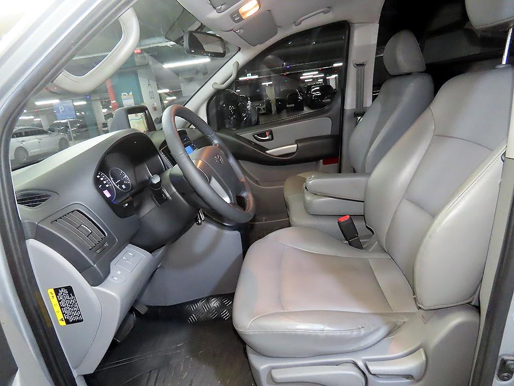 HYUNDAI Starex - Vista 6