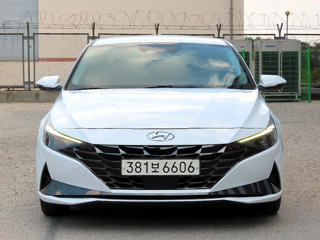 HYUNDAI Avante - Vista 2