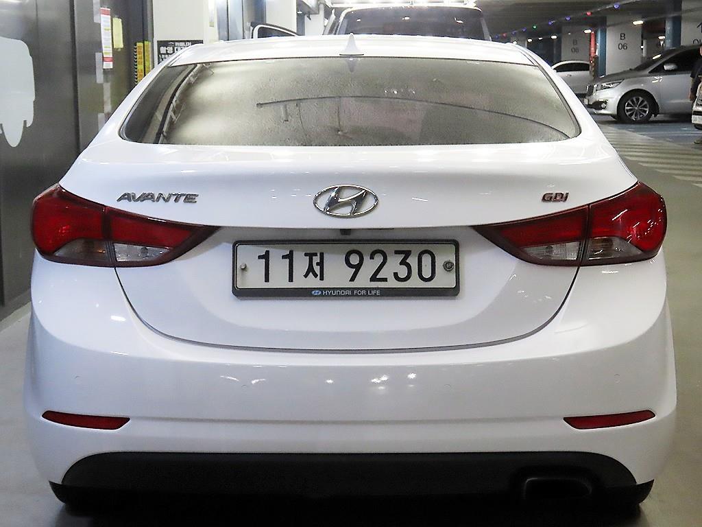 HYUNDAI Avante - Vista 5