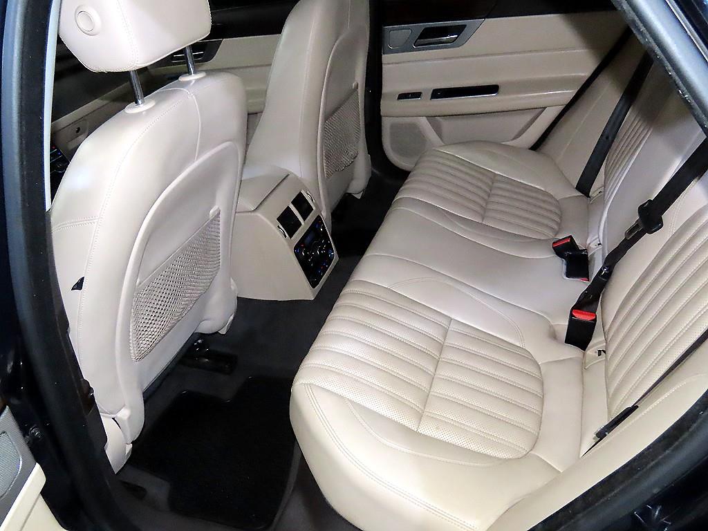 Jaguar XF - Vista 7