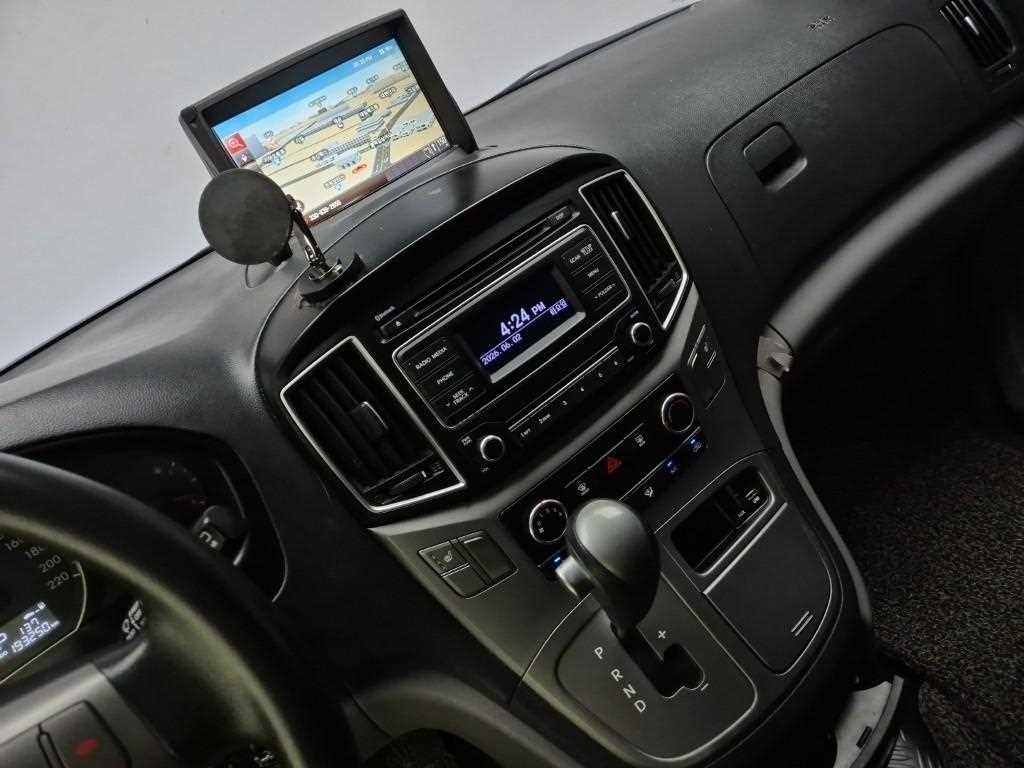 HYUNDAI Starex - Vista 10