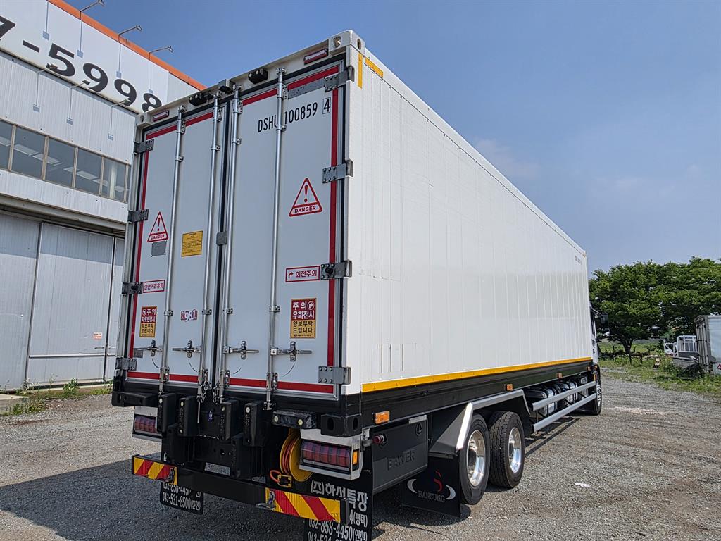 medium and large cargo truck - Vista 3