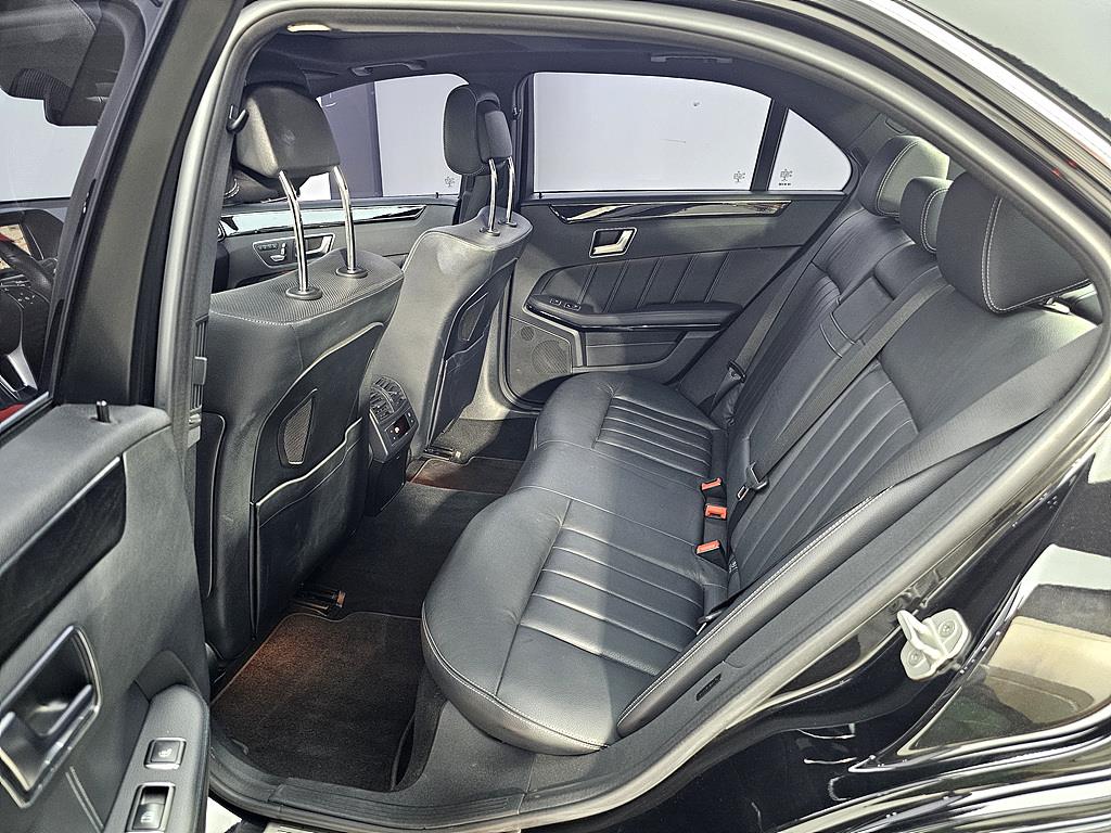 Mercedes Benz E class - Vista 9