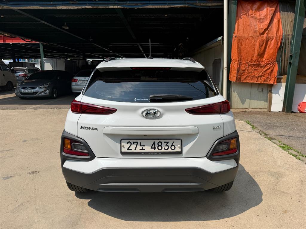 HYUNDAI Kona - Vista 4