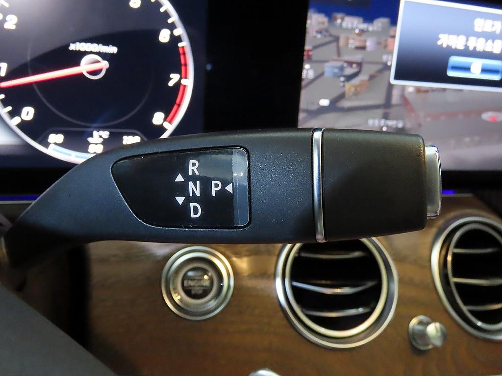 Mercedes Benz E class - Vista 12