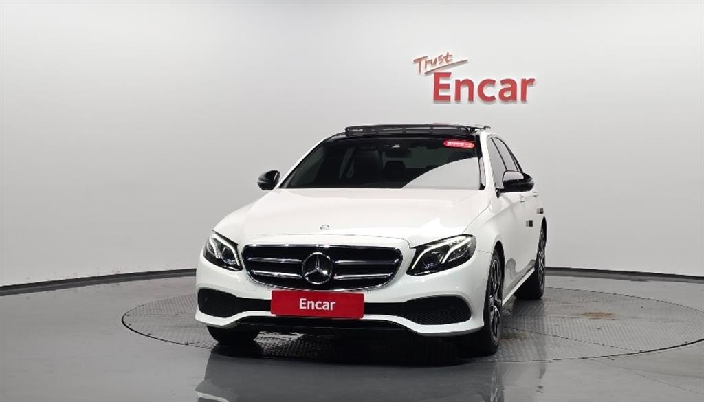 Mercedes Benz E class - Vista 3