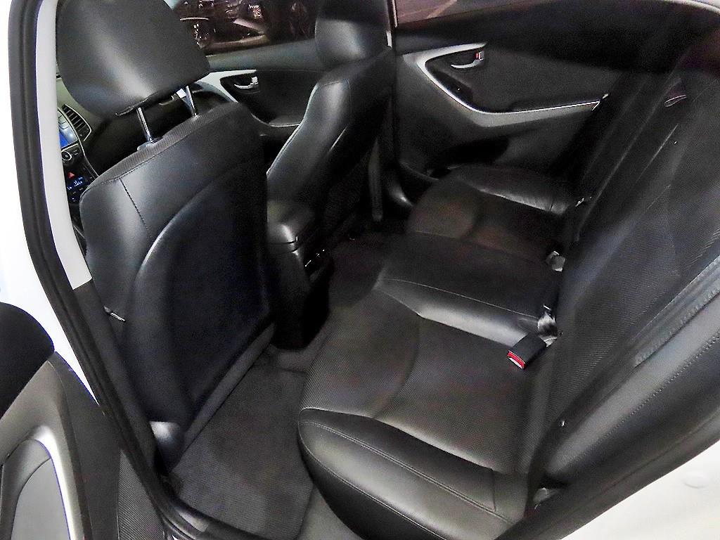 HYUNDAI Avante - Vista 7
