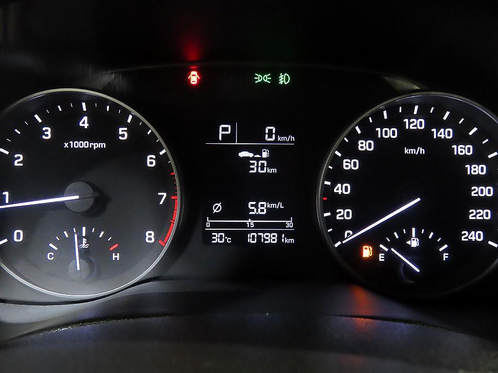 HYUNDAI Avante - Vista 9
