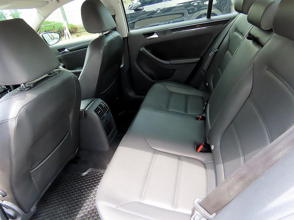 Volkswagen Jetta - Vista 6