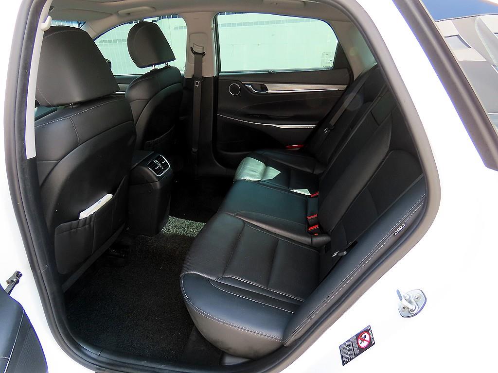 HYUNDAI Grandeur - Vista 6