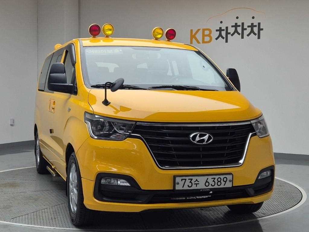 HYUNDAI Starex - Vista 4