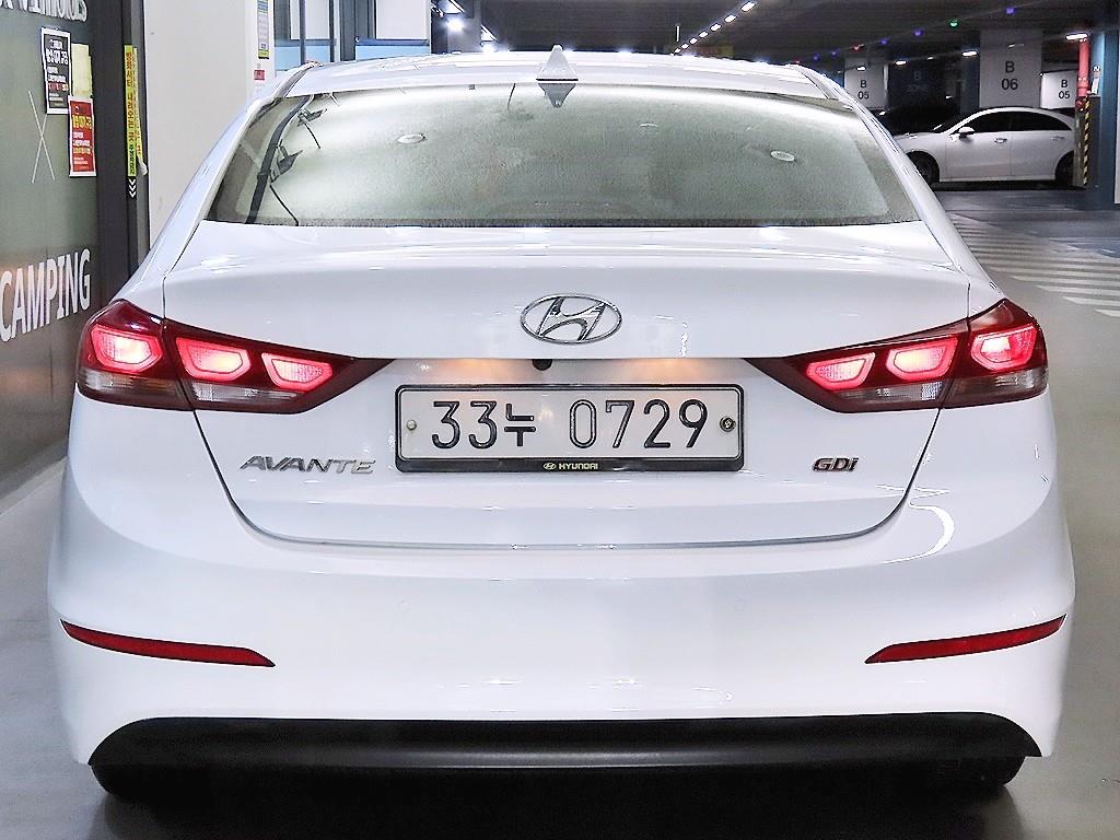 HYUNDAI Avante - Vista 5