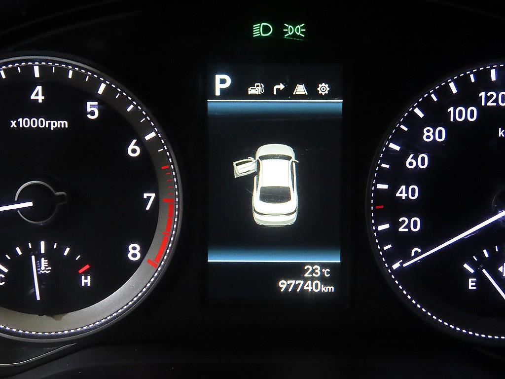 HYUNDAI Grandeur - Vista 9