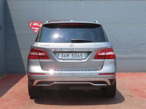 Mercedes Benz M Class - Vista 8