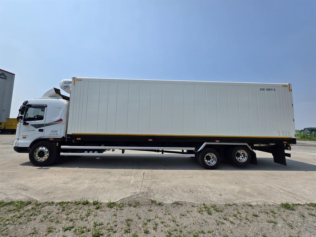 medium and large cargo truck - Vista 7