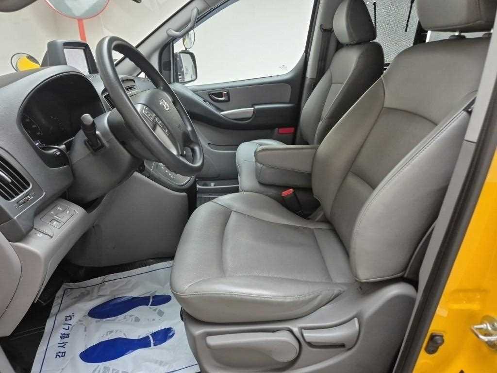 HYUNDAI Starex - Vista 11