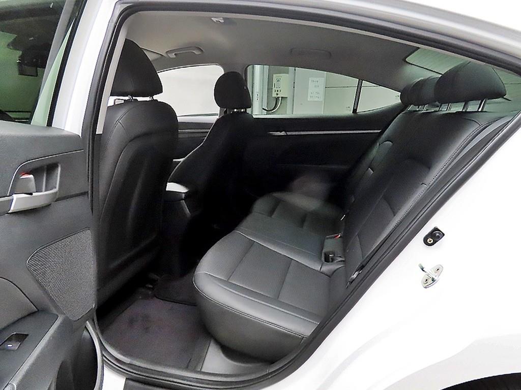 HYUNDAI Avante - Vista 6