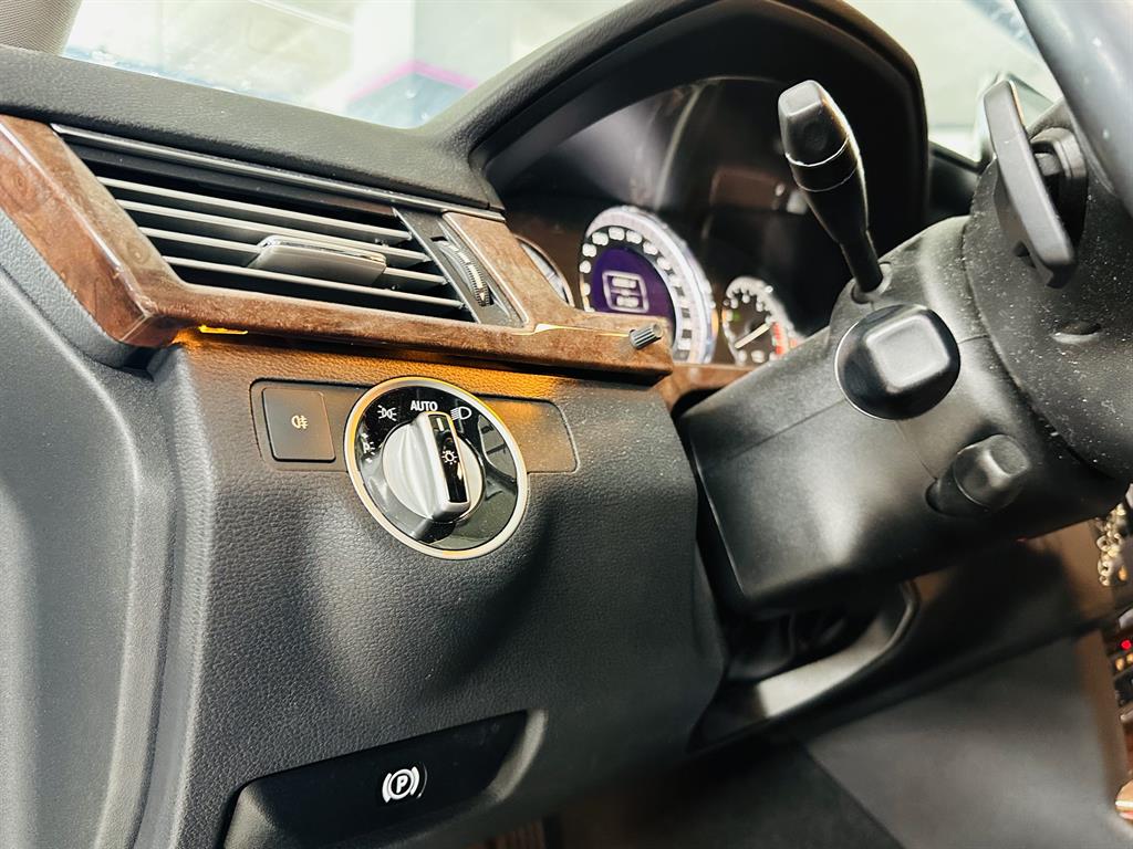 Mercedes Benz E class - Vista 12