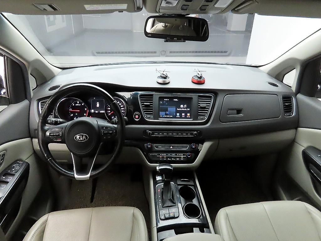 KIA Carnival - Vista 8