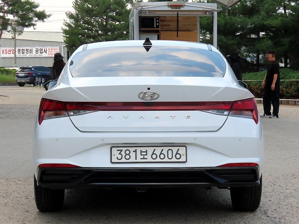 HYUNDAI Avante - Vista 4