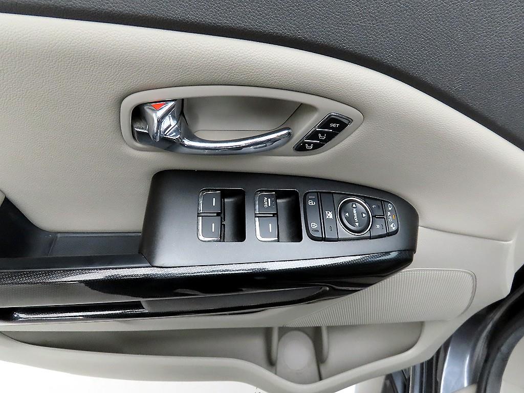 KIA Carnival - Vista 11