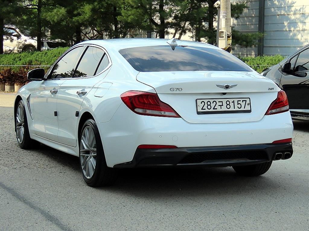 Genesis G70 - Vista 3