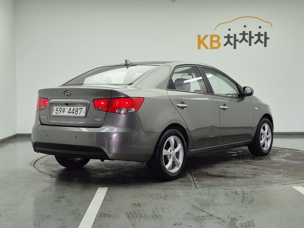 KIA Forte - Vista 4