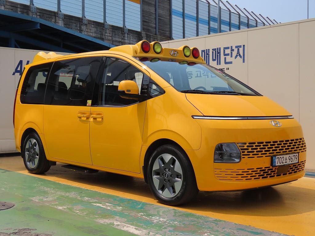 HYUNDAI Staria 2024 Amarillo - Importación desde Corea - HF Imports Iquique - Foto 1