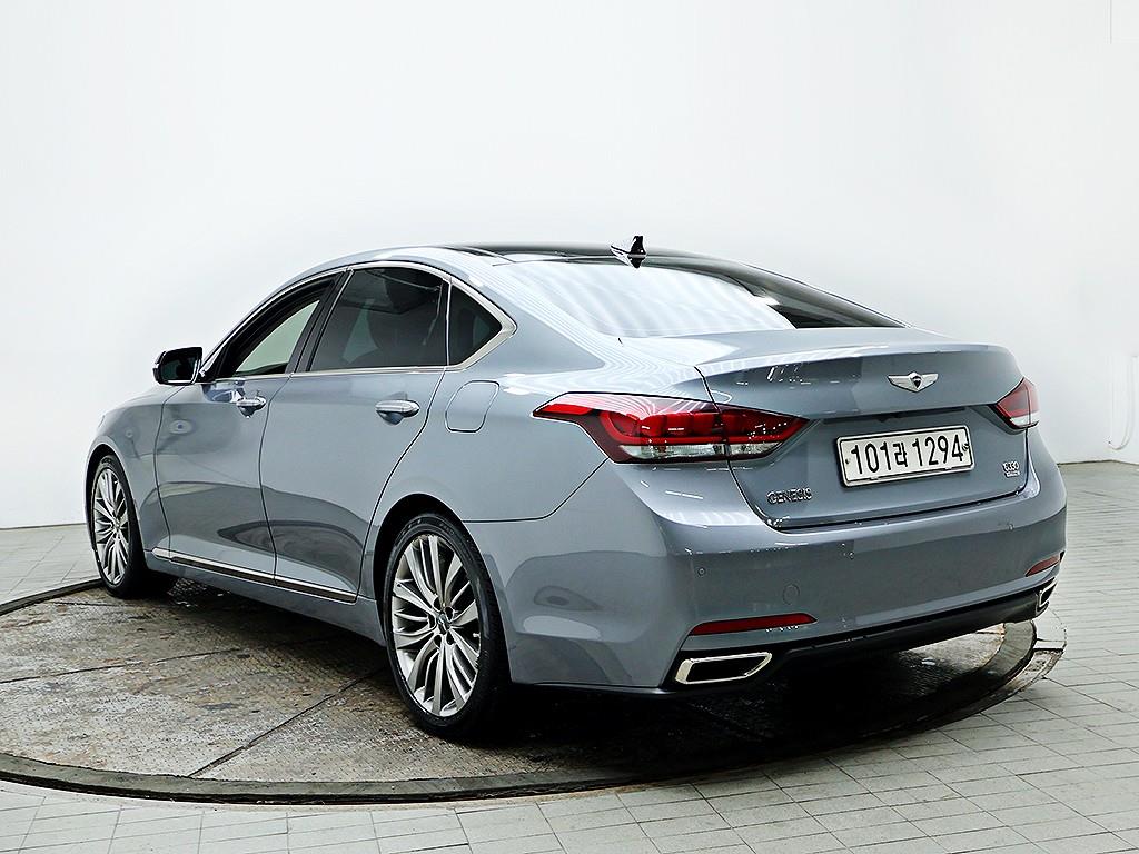 HYUNDAI Genesis - Vista 7