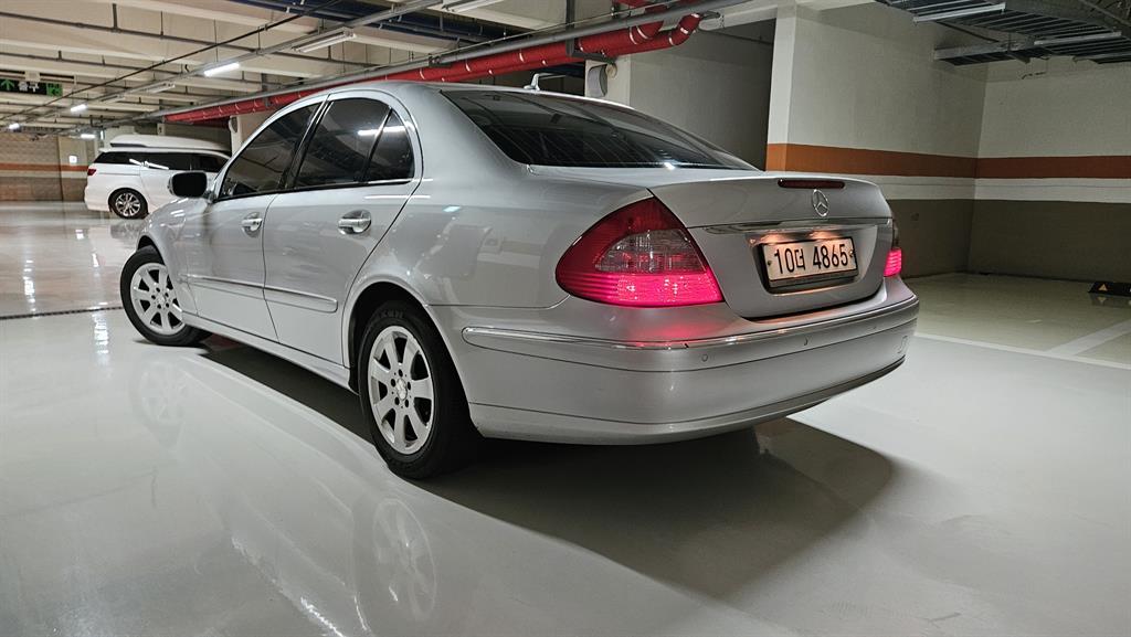 Mercedes Benz E class - Vista 5