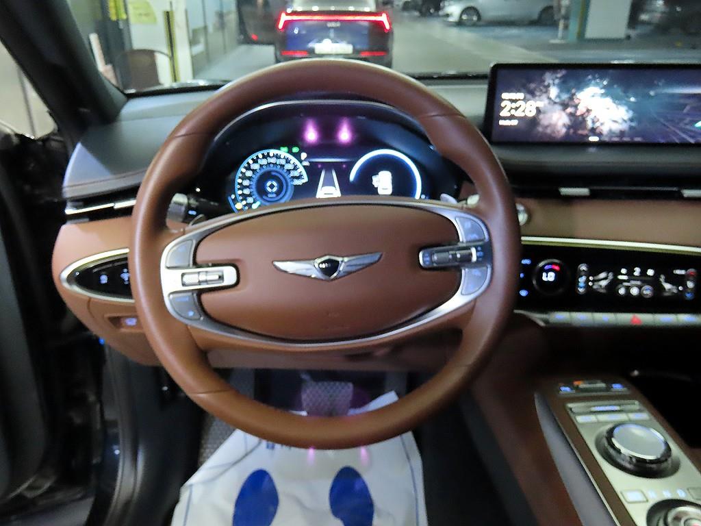 Genesis GV70 - Vista 8