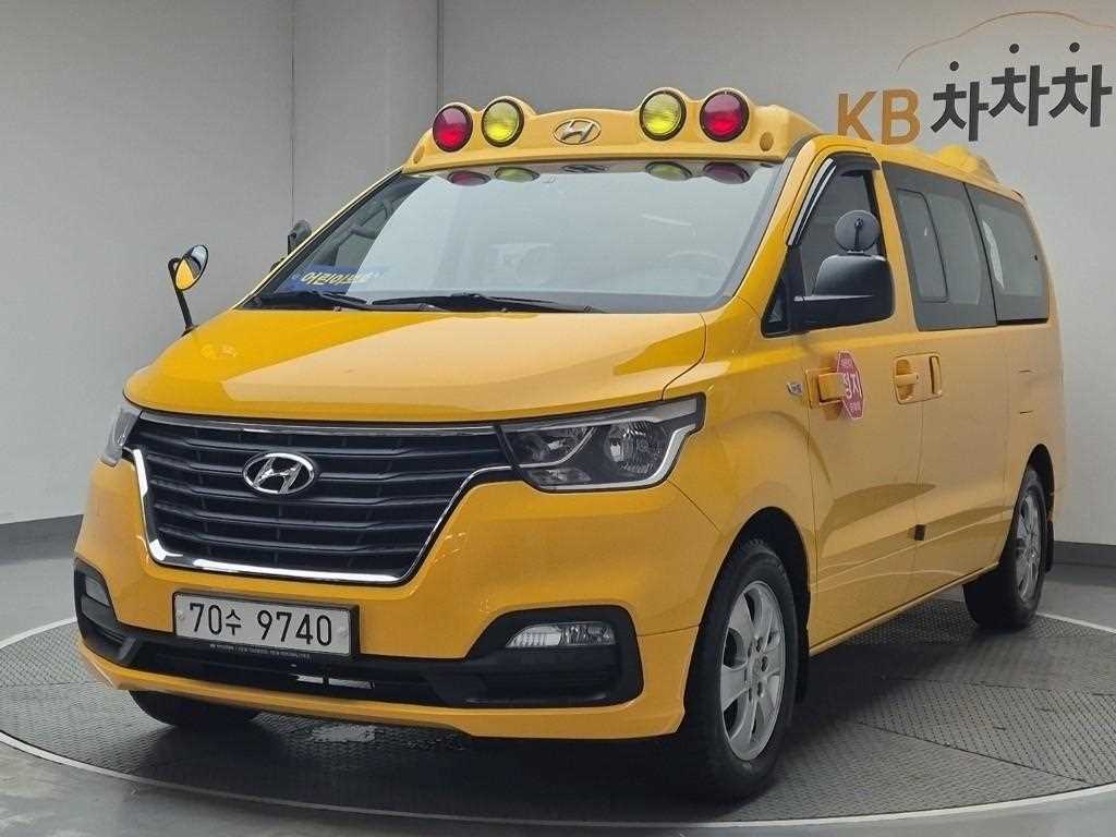 HYUNDAI Starex 2021 Amarillo - Importación desde Corea - HF Imports Iquique - Foto 1