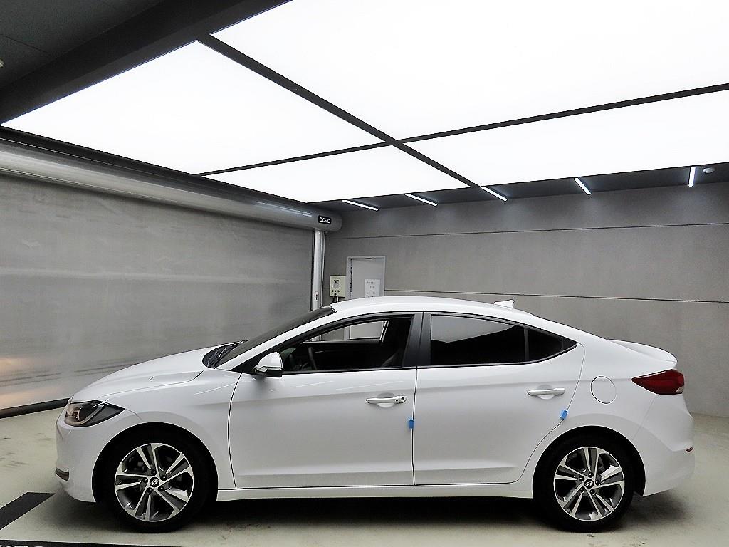 HYUNDAI Avante - Vista 4