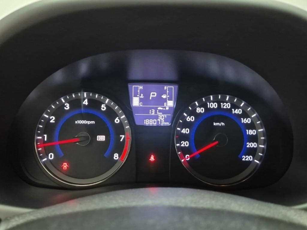 HYUNDAI Accent - Vista 6
