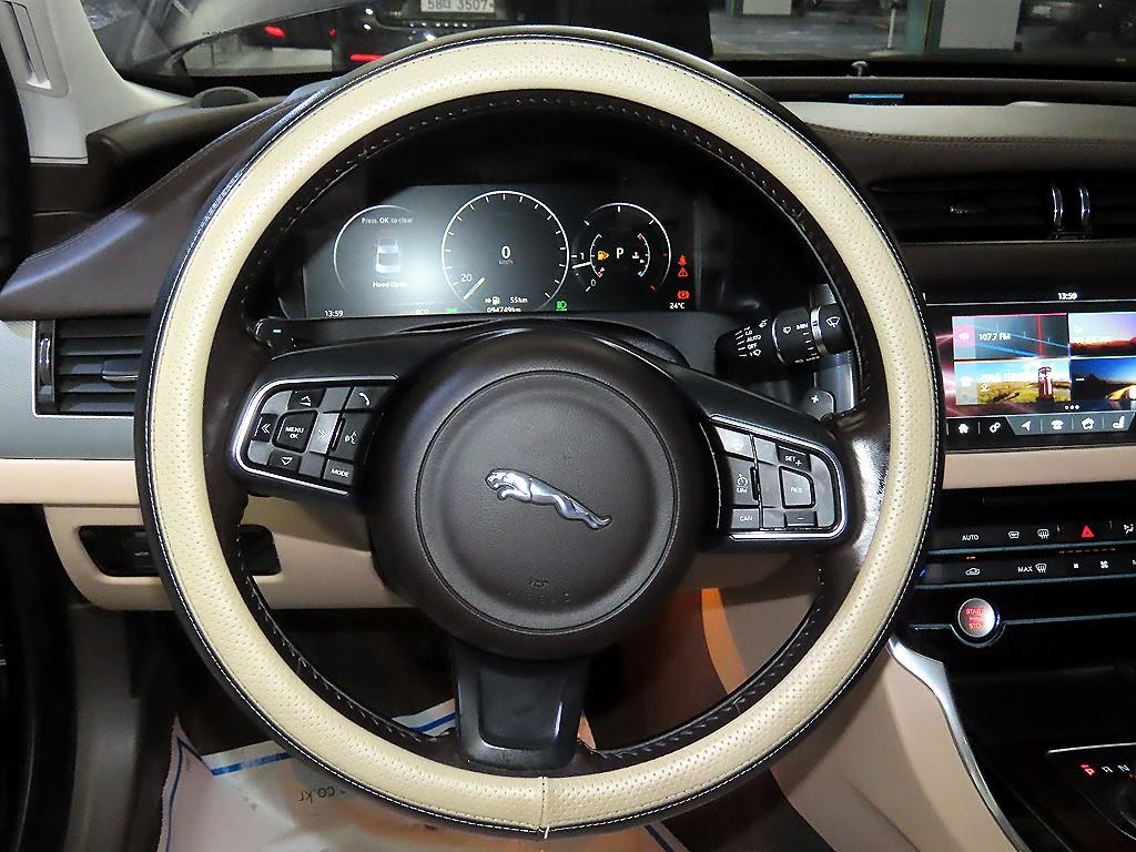 Jaguar XF - Vista 8