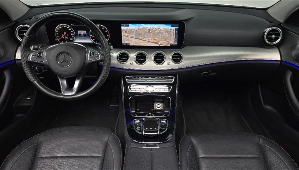 Mercedes Benz E class - Vista 10