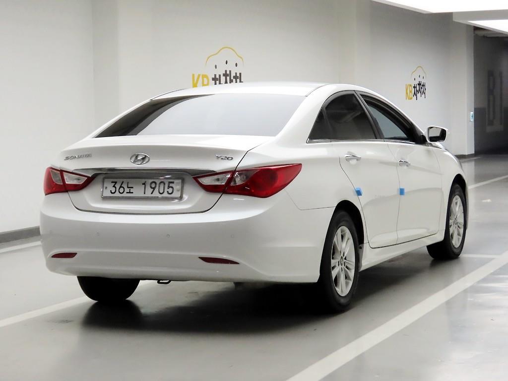HYUNDAI Sonata - Vista 4