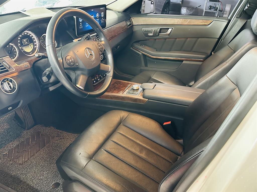 Mercedes Benz E class - Vista 5