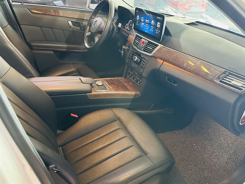 Mercedes Benz E class - Vista 7