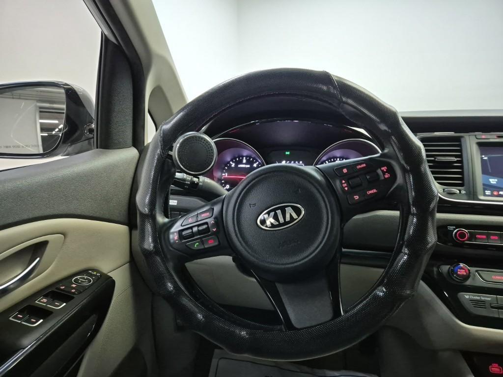KIA Carnival - Vista 9