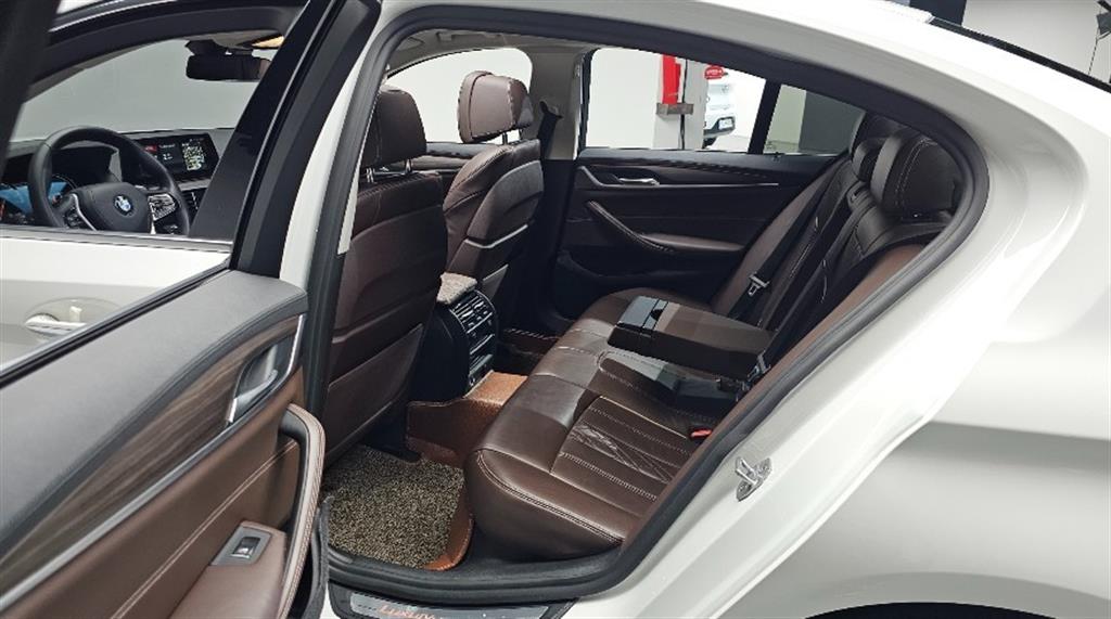 BMW 5 Series - Vista 11